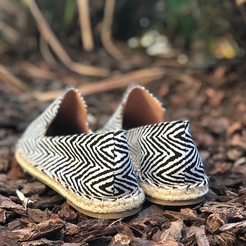 Black and white zig zag espadrille - Picture 3 of 5